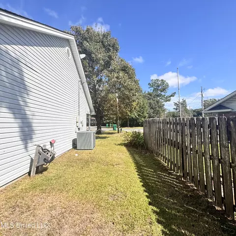 Exterior - 7828 Koko Pl, Diamondhead, MS 39525 photo 6 of 9