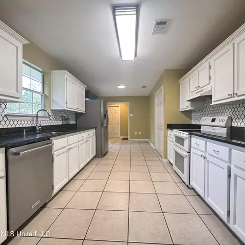 Kitchen - 7828 Koko Pl, Diamondhead, MS 39525 photo 1 of 3