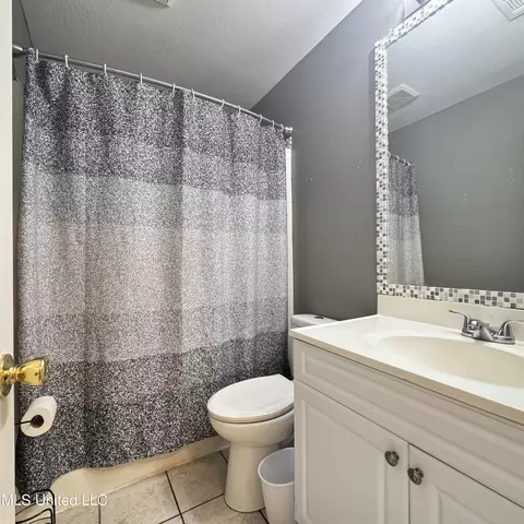 Bath - 7828 Koko Pl, Diamondhead, MS 39525 photo 1 of 3