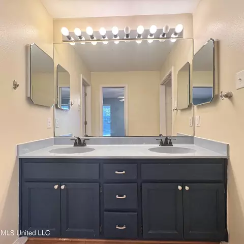 Bath - 7828 Koko Pl, Diamondhead, MS 39525 photo 2 of 3