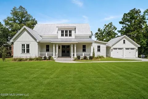 16 Bent Pebble Pt, Lumberton, MS 39455