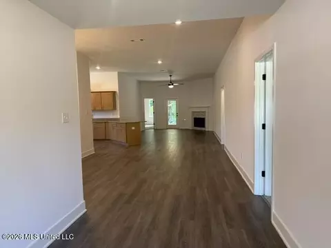 Entry Way - 8823 Jackson Ln, Olive Branch, MS 38654 photo 1 of 2
