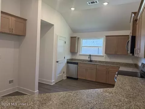 Kitchen - 8823 Jackson Ln, Olive Branch, MS 38654 photo 1 of 3