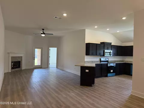 Living - 8823 Jackson Ln, Olive Branch, MS 38654 photo 1 of 1