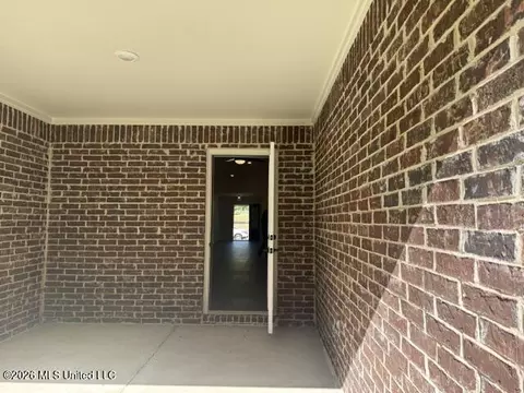 Entry Way - 8823 Jackson Ln, Olive Branch, MS 38654 photo 2 of 2