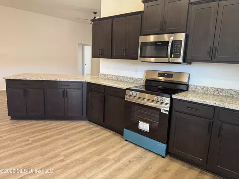 Kitchen - 8823 Jackson Ln, Olive Branch, MS 38654 photo 2 of 3