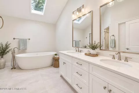 Bath - 7000 Jim Ramsay Rd, Vancleave, MS 39565 photo 6 of 9