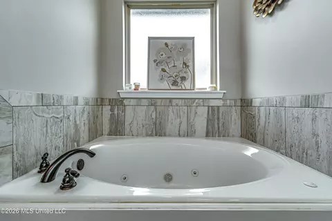 Bath - 1307 Augusta Dr, Brandon, MS 39042 photo 5 of 6