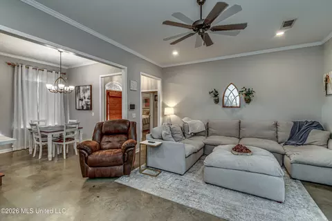 Living - 1307 Augusta Dr, Brandon, MS 39042 photo 1 of 1