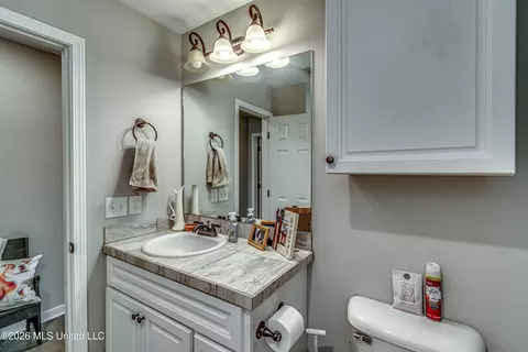 Bath - 1307 Augusta Dr, Brandon, MS 39042 photo 1 of 6