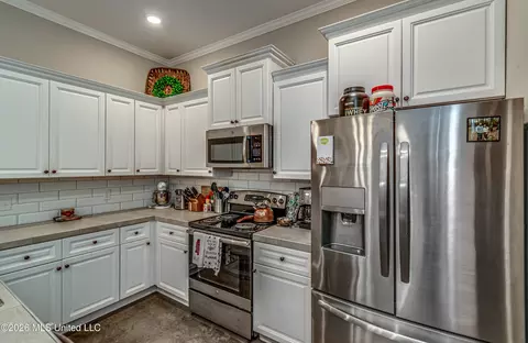 Kitchen - 1307 Augusta Dr, Brandon, MS 39042 photo 5 of 7
