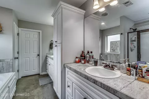 Bath - 1307 Augusta Dr, Brandon, MS 39042 photo 4 of 6