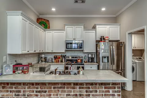 Kitchen - 1307 Augusta Dr, Brandon, MS 39042 photo 1 of 7