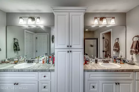 Bath - 1307 Augusta Dr, Brandon, MS 39042 photo 6 of 6