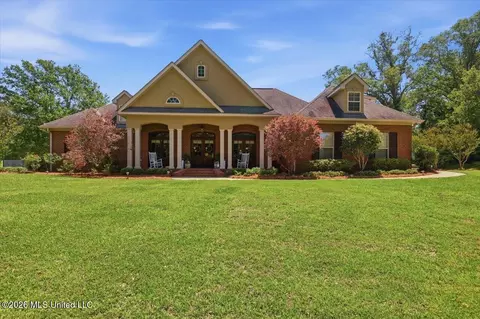 50 Bellewood Dr, Clinton, MS 39056