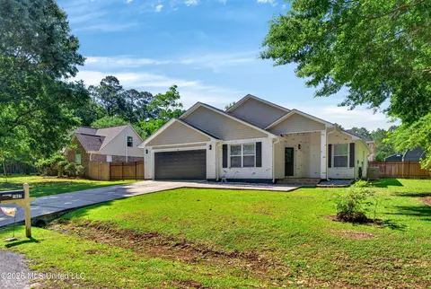 1607 Stillwater Dr, Gautier, MS 39553