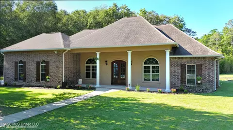 15548 Dobson Rd, Biloxi, MS 39532