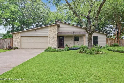 108 Lynne Therese Cir, Ocean Springs, MS 39564