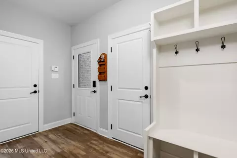 Entry Way - 4325 Jenny Ln, Hernando, MS 38632 photo 7 of 7