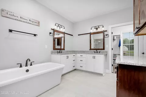 Bath - 4325 Jenny Ln, Hernando, MS 38632 photo 2 of 5