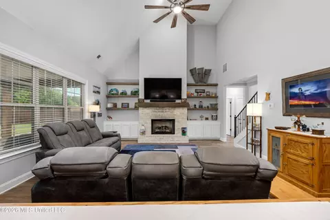 Entry Way - 4325 Jenny Ln, Hernando, MS 38632 photo 4 of 7