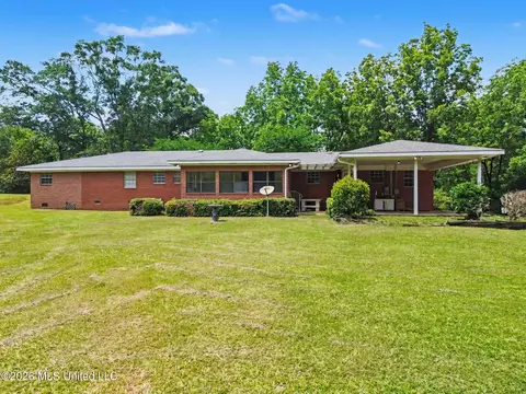 Exterior - 810 E College Ave, Wiggins, MS 39577 photo 2 of 6