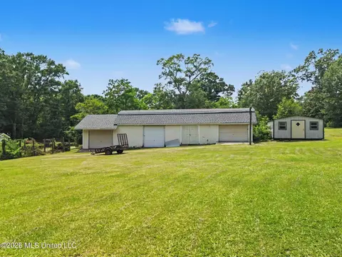 Exterior - 810 E College Ave, Wiggins, MS 39577 photo 5 of 6