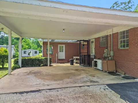 Exterior - 810 E College Ave, Wiggins, MS 39577 photo 6 of 6