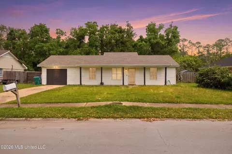 3905 Yosemite Dr, Ocean Springs, MS 39564