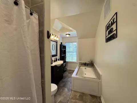 Bath - 128 SE Jones St, Flora, MS 39071 photo 3 of 4