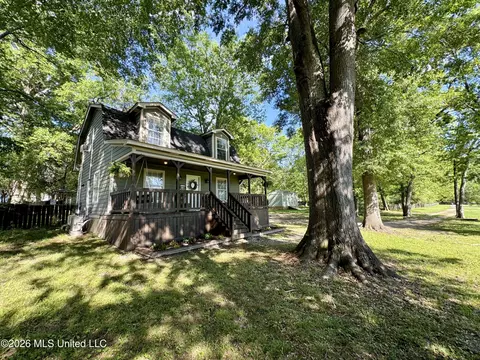 128 SE Jones St, Flora, MS 39071