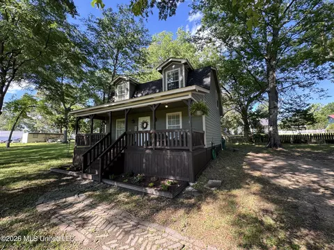 Exterior - 128 SE Jones St, Flora, MS 39071 photo 6 of 11