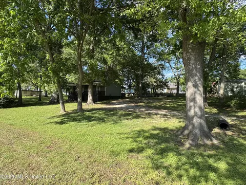 Exterior - 128 SE Jones St, Flora, MS 39071 photo 3 of 11