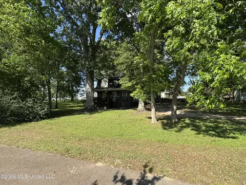Exterior - 128 SE Jones St, Flora, MS 39071 photo 4 of 11