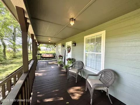 Exterior - 128 SE Jones St, Flora, MS 39071 photo 7 of 11