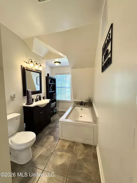 Bath - 128 SE Jones St, Flora, MS 39071 photo 4 of 4