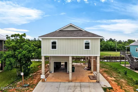11041 Bay Cove Dr, Bay Saint Louis, MS 39520