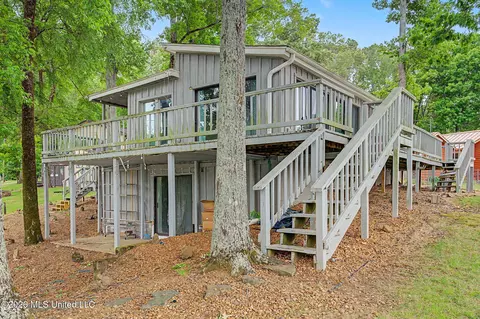 1150 S Thunderbird Dr, Hernando, MS 38632