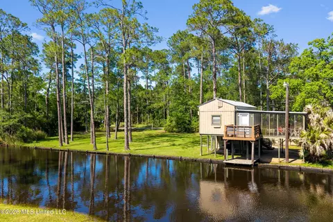 10091 River Dr, Bay Saint Louis, MS 39520