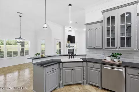 Kitchen - 306 Cedar Stone Ct, Florence, MS 39073 photo 3 of 5
