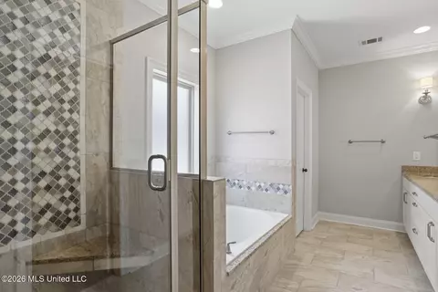Bath - 40 Savannah Cir, Brandon, MS 39047 photo 2 of 5