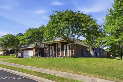 100 Summerdale Pl, Brandon, MS 39047