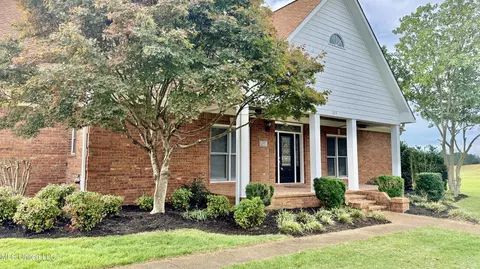123 Palmer Ln, Holly Springs, MS 38635
