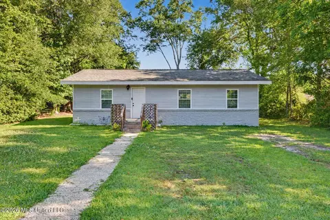 16098 Crestview Dr, Gulfport, MS 39503