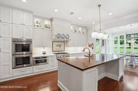 Kitchen - 100 City Limits Rd, Brandon, MS 39042 photo 8 of 8