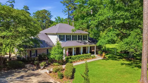 Exterior - 100 City Limits Rd, Brandon, MS 39042 photo 3 of 10