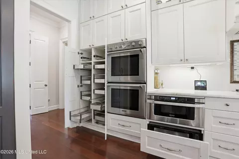 Kitchen - 100 City Limits Rd, Brandon, MS 39042 photo 5 of 8