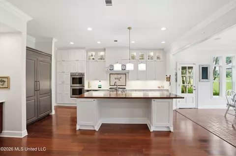 Kitchen - 100 City Limits Rd, Brandon, MS 39042 photo 7 of 8