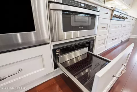 Kitchen - 100 City Limits Rd, Brandon, MS 39042 photo 6 of 8