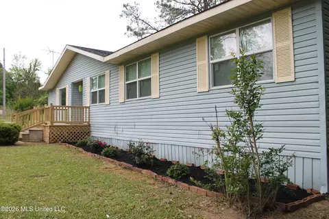 Exterior - 461 Roberts Rd # B, Canton, MS 39046 photo 3 of 5